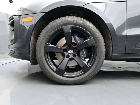 Certified 2023 Porsche Macan AWD/4WD image 6