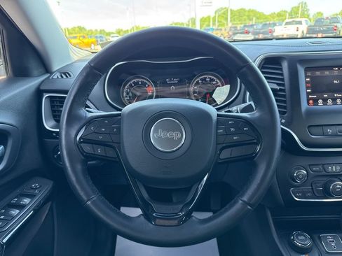 Used 2019 Jeep Cherokee Latitude Plus AWD/4WD image 18