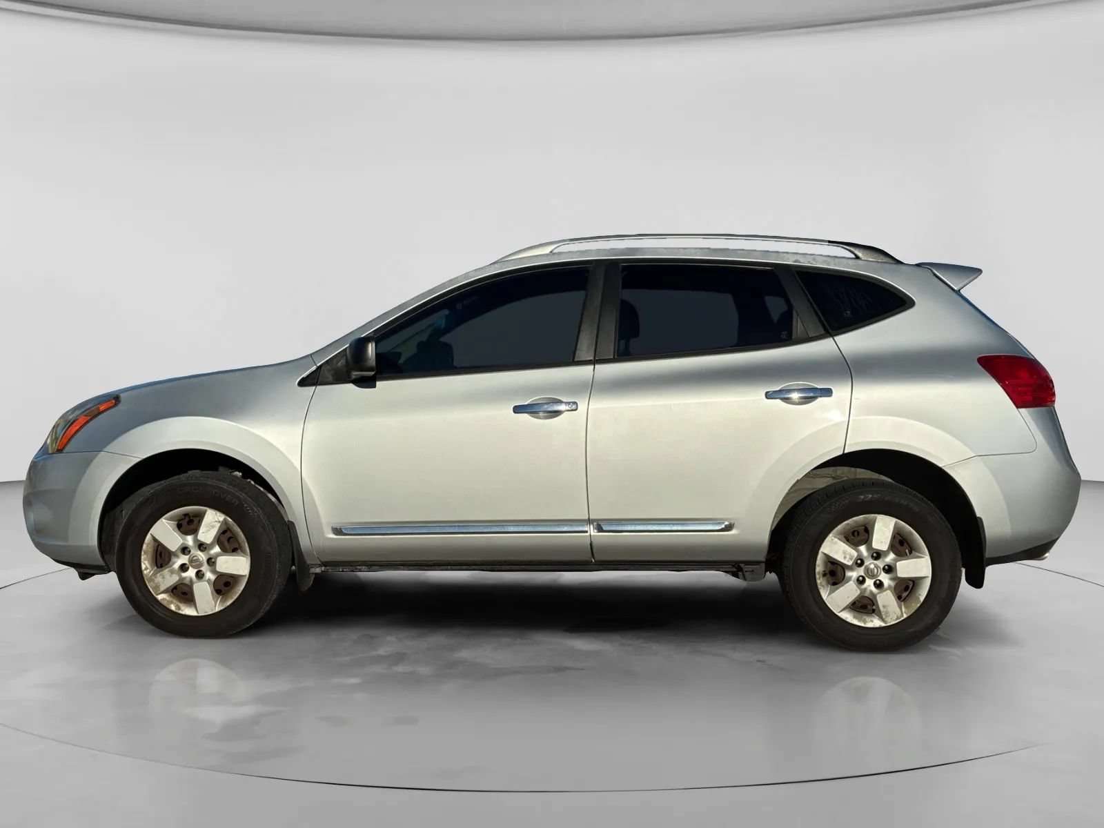 Used 2014 Nissan Rogue S w/ Convenience Package FWD image 2