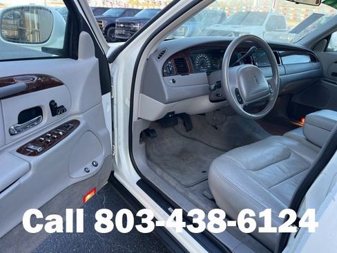 Used 2000 Lincoln Town Car Executive image 5