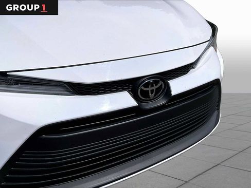 Used 2024 Toyota Corolla LE FWD image 31