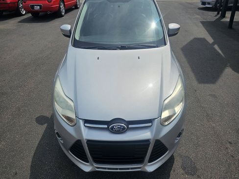 Used 2014 Ford Focus SE w/ Equipment Group 201A FWD image 9