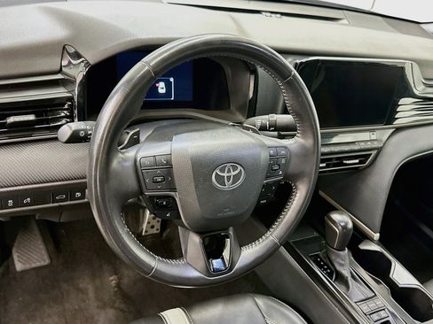 Used 2025 Toyota Camry SE FWD image 18