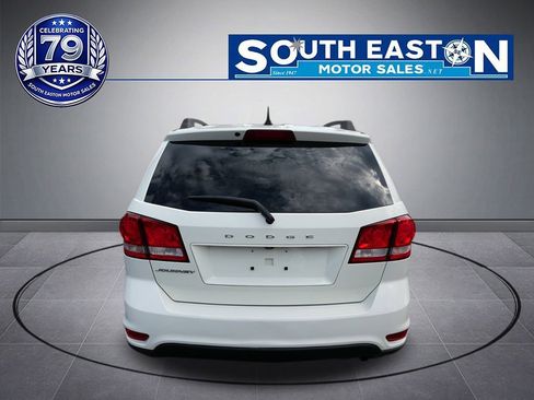 Used 2019 Dodge Journey SE w/ Connectivity Group FWD image 4