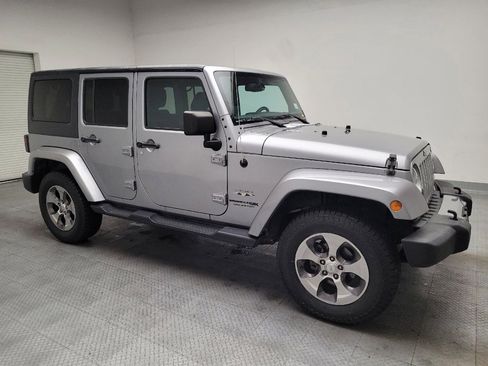 Used 2018 Jeep Wrangler Unlimited Sahara AWD/4WD image 11