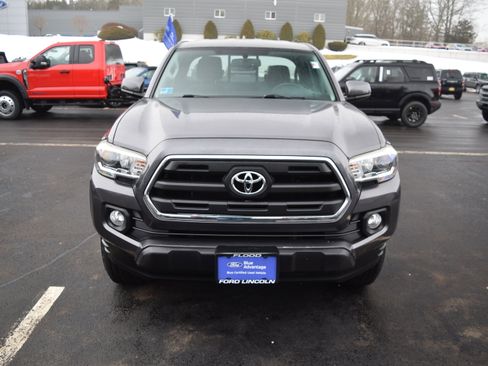 Used 2017 Toyota Tacoma SR5 w/ Tow Package image 2
