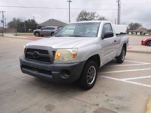 Used 2011 Toyota Tacoma 2WD Regular Cab image 2