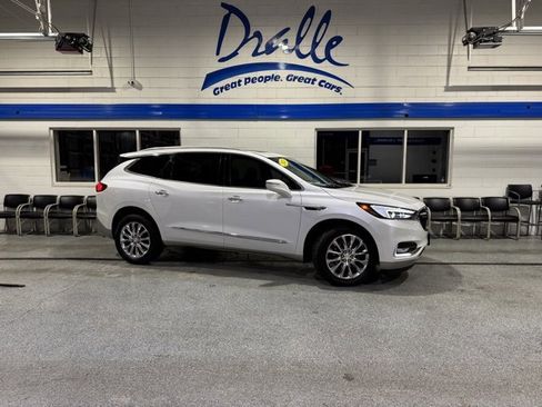 Used 2021 Buick Enclave Essence image 1