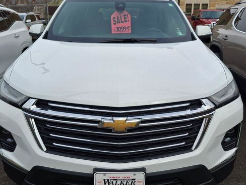 Used 2023 Chevrolet Traverse LT image 2