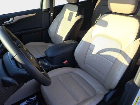 Used 2022 Ford Escape SEL w/ Technology Package FWD image 15