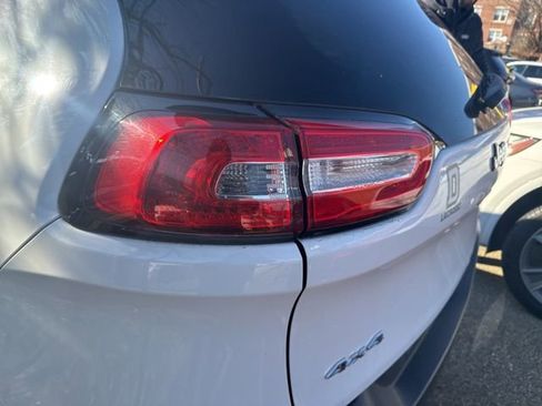 Used 2016 Jeep Cherokee Limited image 8