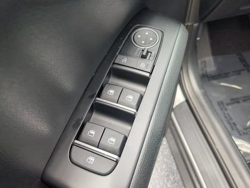 Used 2025 Kia Soul LX w/ LX Technology Package FWD image 18