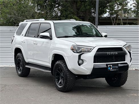 Used 2017 Toyota 4Runner SR5 Premium AWD/4WD image 8