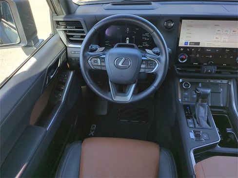 Used 2024 Lexus GX 550 image 19