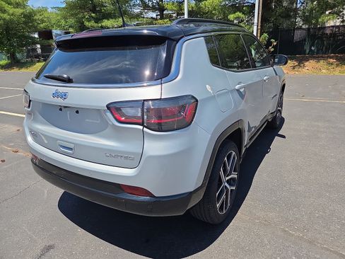 Used 2025 Jeep Compass Limited w/ Elite Group AWD/4WD image 3
