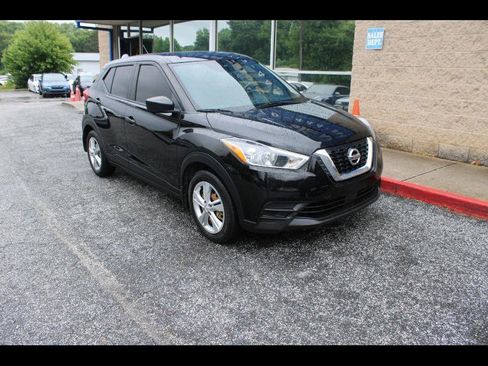 Used 2020 Nissan Kicks S FWD image 1