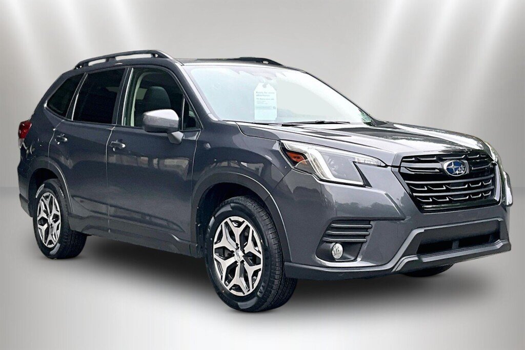 Certified 2023 Subaru Forester Premium AWD/4WD image 1