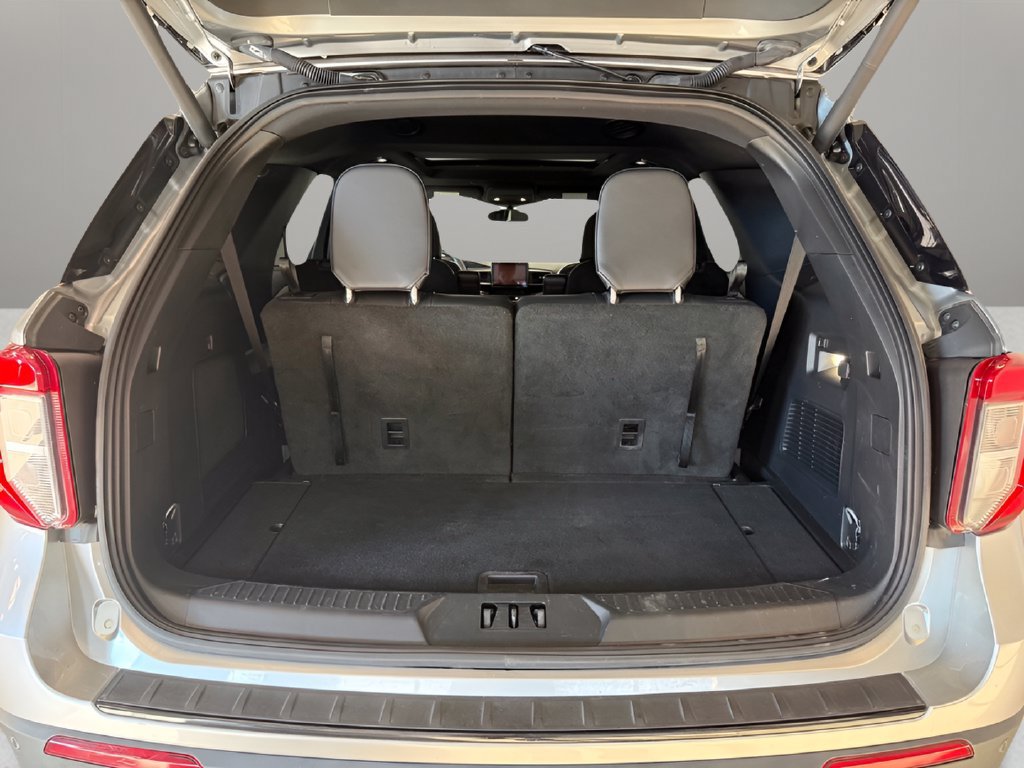 Used 2023 Ford Explorer ST-Line w/ Class IV Trailer Tow Package AWD/4WD image 9
