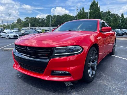 Used 2015 Dodge Charger SXT RWD image 2
