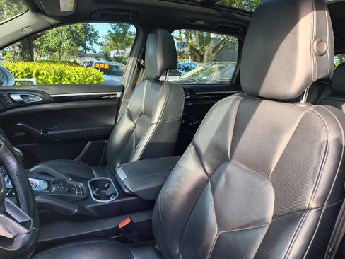 Used 2016 Porsche Cayenne image 32