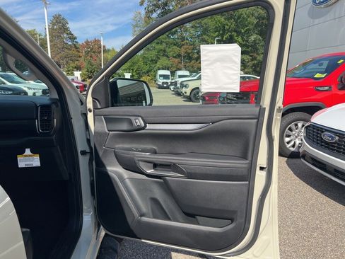 New 2025 Ford Ranger Lariat w/ Black Appearance Package image 17