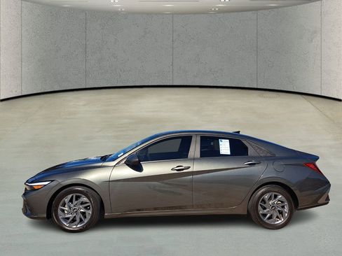 Used 2024 Hyundai Elantra SEL image 9