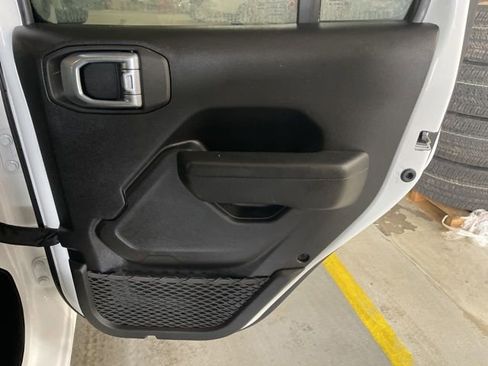 Used 2025 Jeep Wrangler Sport S image 16