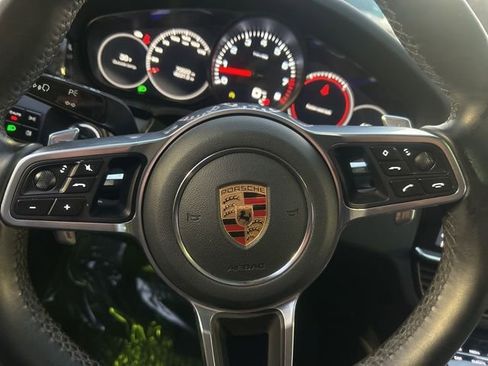 Used 2020 Porsche Cayenne image 23