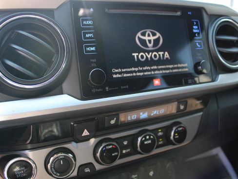 Used 2017 Toyota Tacoma Limited w/ Tow Package AWD/4WD image 29