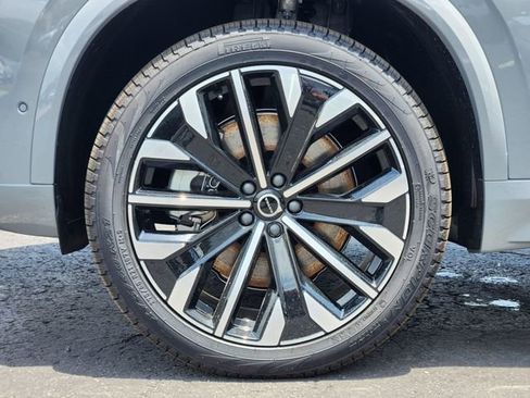 Used 2025 Volvo XC90 T8 Ultra w/ Protection Package Premier image 16