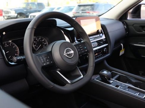 New 2025 Nissan Pathfinder SV image 14