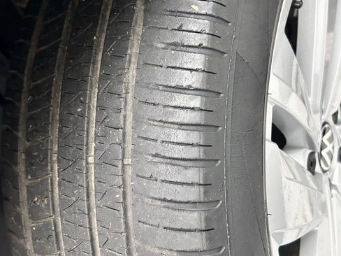 Used 2021 Volkswagen Atlas Cross Sport SE image 32