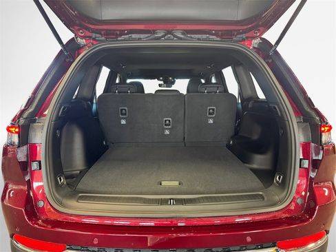 New 2025 Jeep Grand Cherokee 4WD image 25