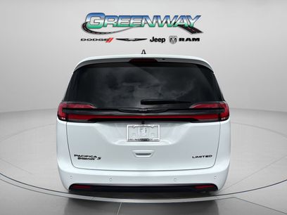 New 2026 Chrysler Pacifica Limited w/ S Appearance Package