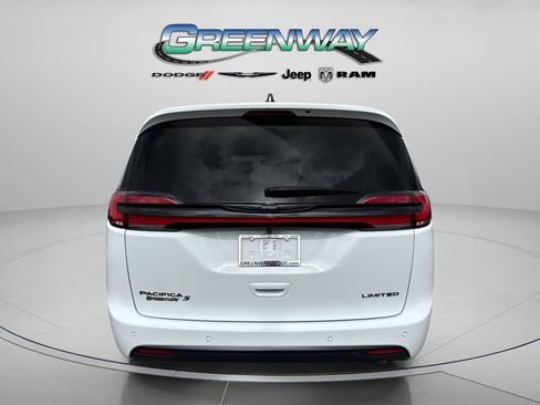 New 2026 Chrysler Pacifica Limited w/ S Appearance Package image 3