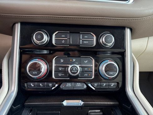Used 2022 GMC Yukon Denali RWD image 26