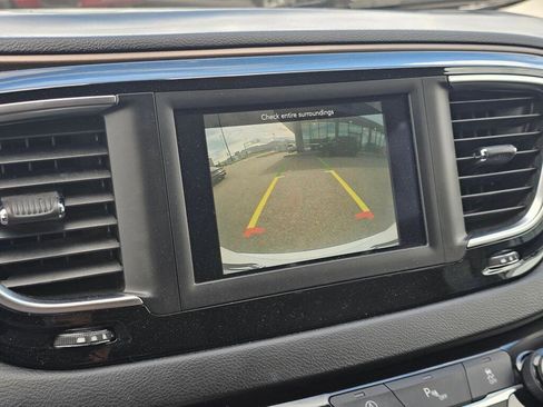 Used 2019 Chrysler Pacifica Touring-L FWD image 24