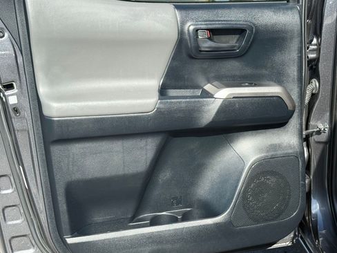 Used 2016 Toyota Tacoma SR5 image 29