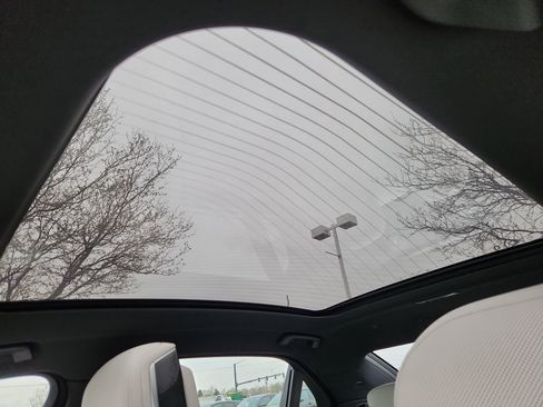 Used 2025 BMW 740i xDrive image 25