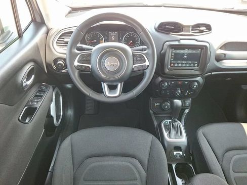 Used 2018 Jeep Renegade Latitude AWD/4WD image 12