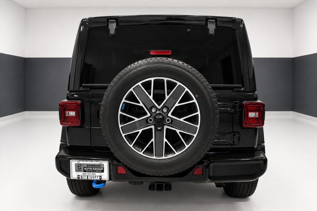 Used 2022 Jeep Wrangler Unlimited Sahara AWD/4WD image 9