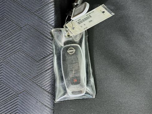 Used 2023 Nissan Versa SV FWD image 34