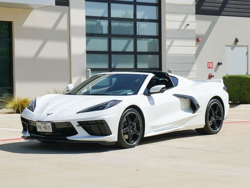 Used 2021 Chevrolet Corvette Stingray Preferred Cpe w/ Z51 Performance Package RWD image 1