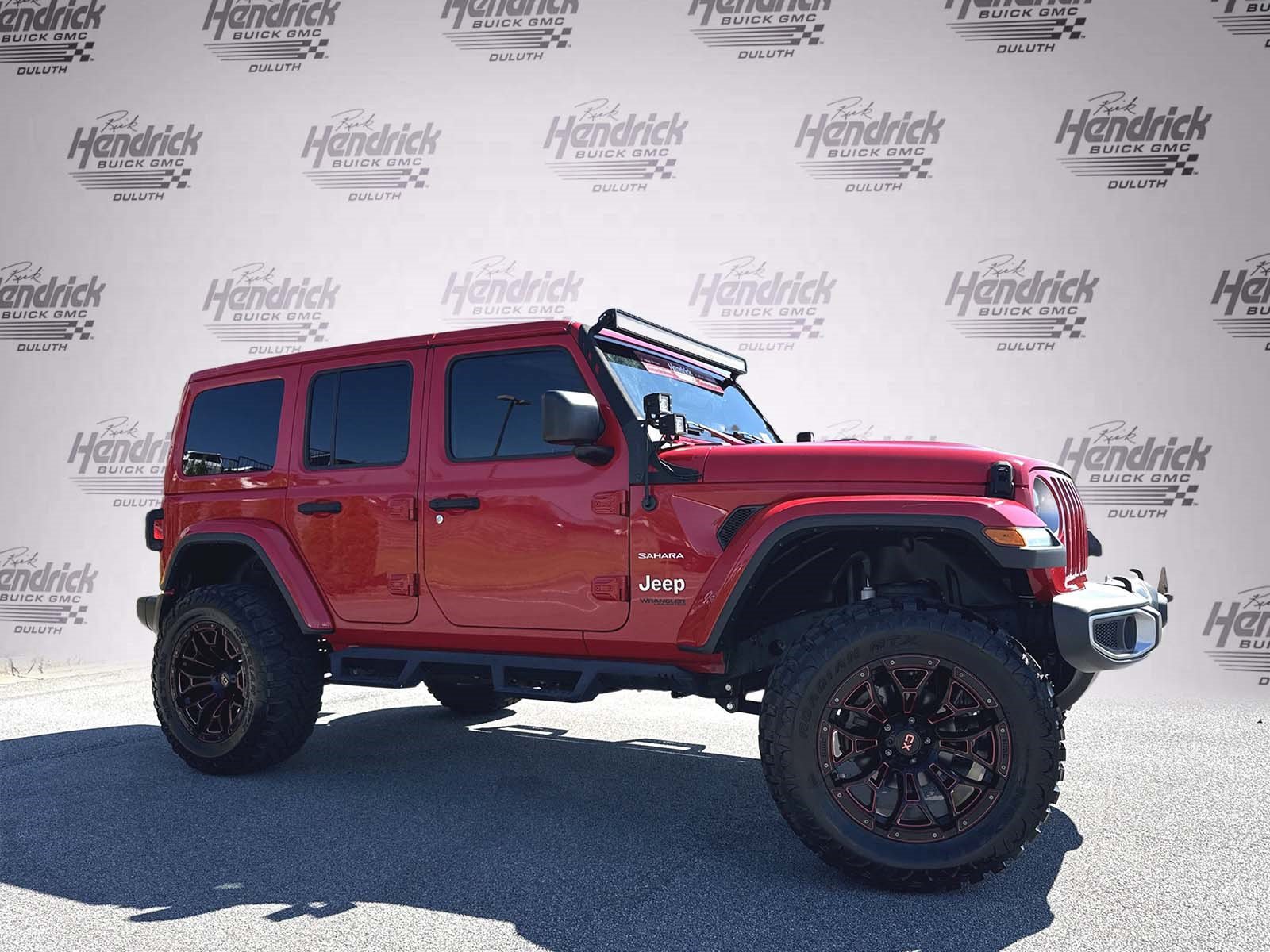 Used 2018 Jeep Wrangler Unlimited Sahara AWD/4WD image 2