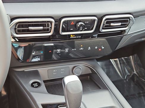 New 2026 Nissan Sentra SV w/ SV Convenience Package FWD image 19