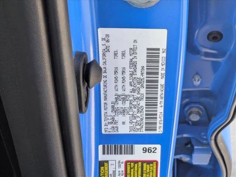 Certified 2020 Toyota Tacoma SR5 image 17