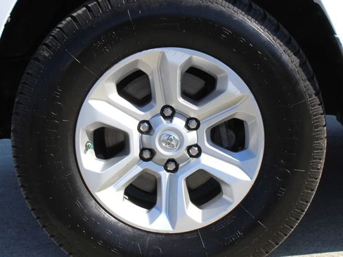 Used 2014 Toyota 4Runner SR5 Premium image 9