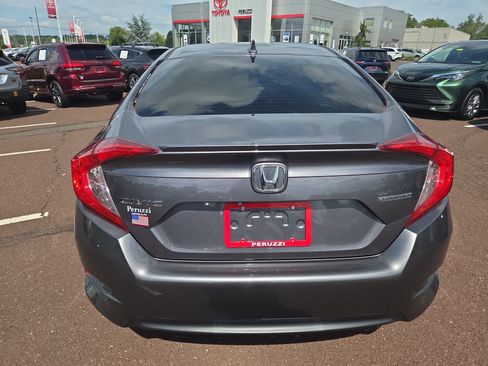 Used 2016 Honda Civic Touring image 4