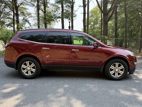 Used 2017 Chevrolet Traverse LT AWD/4WD image 4