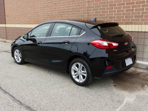 Used 2019 Chevrolet Cruze LT w/ Convenience Package FWD image 8